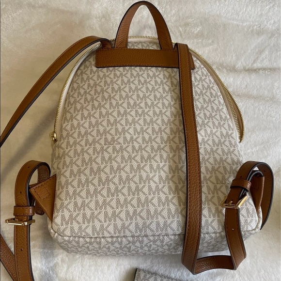 Sold Michael kors Erin backpack vanilla acorn - Picture 9 of 9